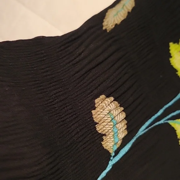 Spense flowy top. - Picture 3 of 3